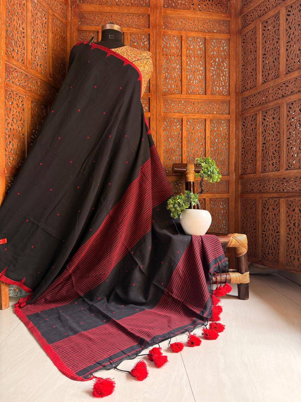 Nila - നില ( Khadi cotton sarees ) Nila - നില ( Khadi cotton sarees )