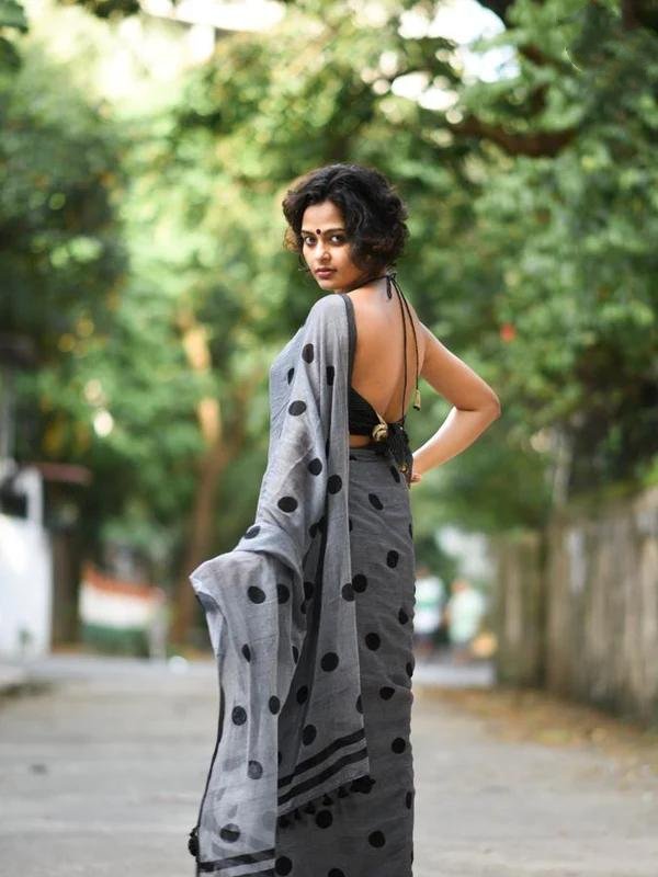 Bijli - बिजली ( Khadi cotton sarees ) Bijli - बिजली ( Khadi cotton sarees )