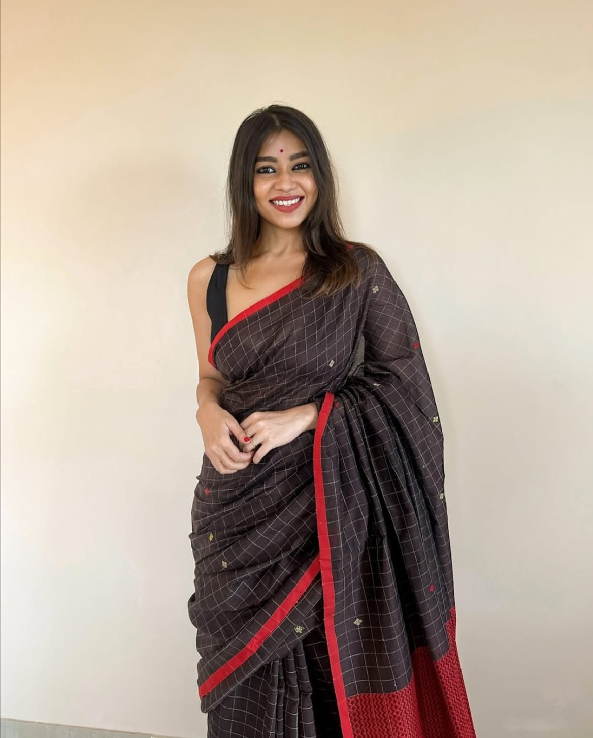 Sharanya - शरण्या ( Khadi cotton sarees ) Sharanya - शरण्या ( Khadi cotton sarees )