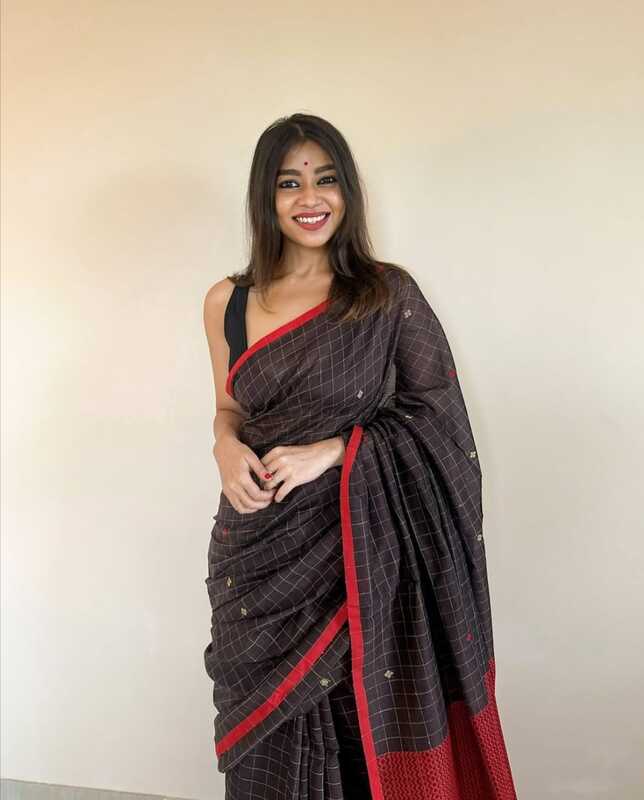 Sharanya - शरण्या ( Khadi cotton sarees ) Sharanya - शरण्या ( Khadi cotton sarees )