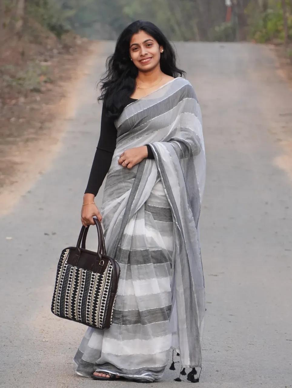 Yashasvini - यशस्विनी ( Mul cotton sarees ) Yashasvini - यशस्विनी ( Mul cotton sarees )