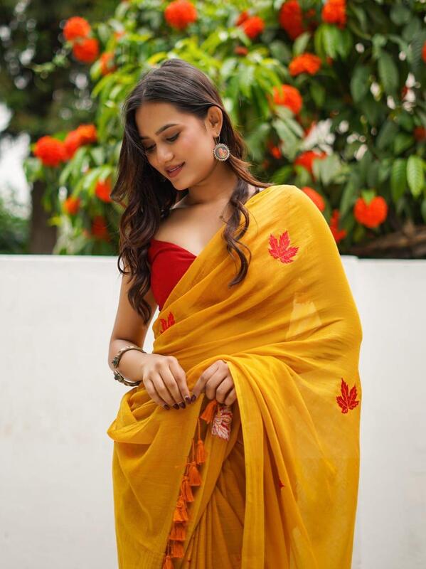 Yalini - யாழினி ( Mul cotton sarees ) Yalini - யாழினி ( Mul cotton sarees )