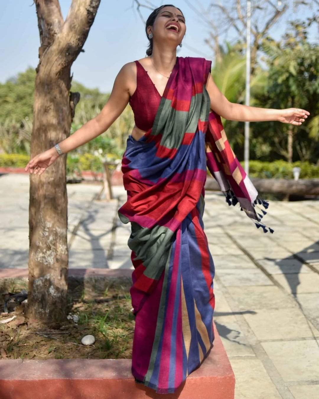 Yuvika - युविका ( Khadi cotton sarees ) Yuvika - युविका ( Khadi cotton sarees )