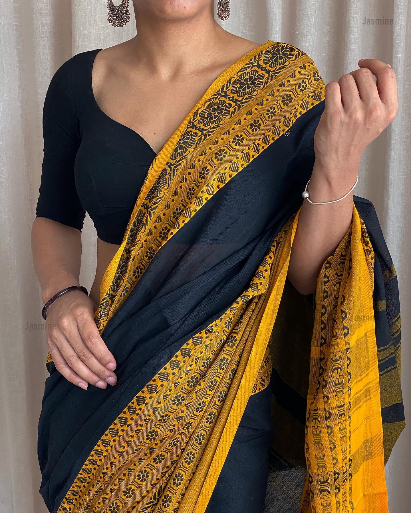 Tiya - तिया ( Khadi cotton sarees ) Tiya - तिया ( Khadi cotton sarees )