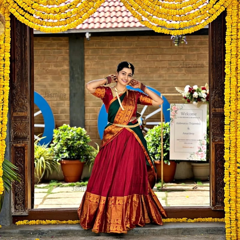 Meenakshi - मीनाक्षी ( Narayanpet Half Saree Material ) Meenakshi - मीनाक्षी ( Narayanpet Half Saree Material )