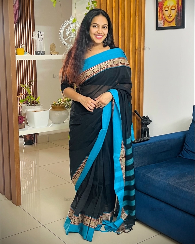Mayil - മയില് ( Authentic Narayanpet Handloom ) Mayil - മയില് ( Authentic Narayanpet Handloom )