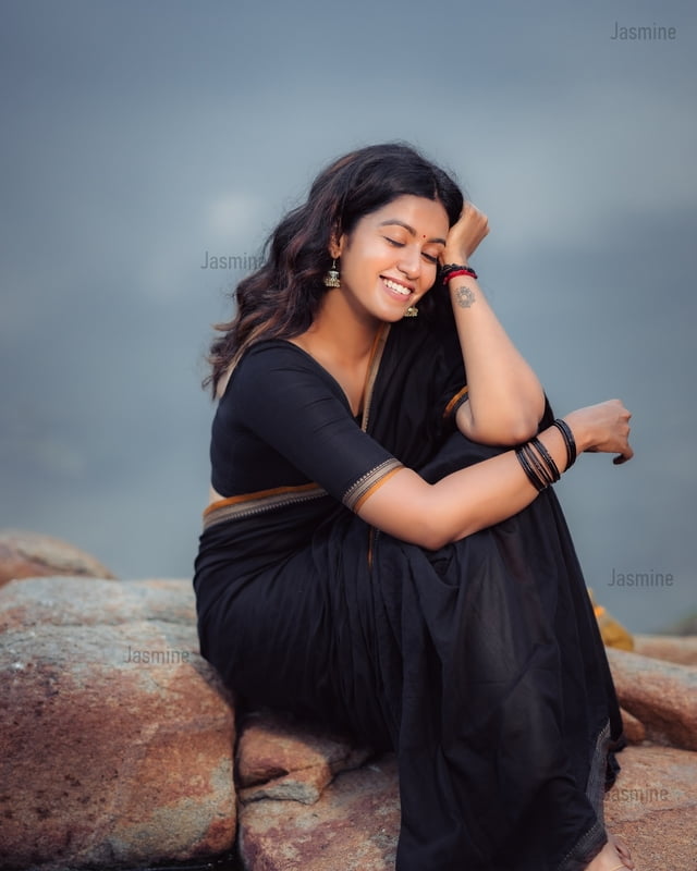 Roshni - रोशनी ( Premium Soft Cotton ) Roshni - रोशनी ( Premium Soft Cotton )