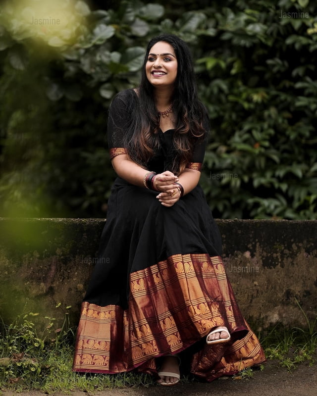 Savitha - ಸವಿತಾ ( Narayanpet long gown material ) Savitha - ಸವಿತಾ ( Narayanpet long gown material )
