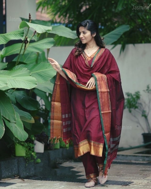 Luna - लूना ( Narayanpet long gown material ) Luna - लूना ( Narayanpet long gown material )