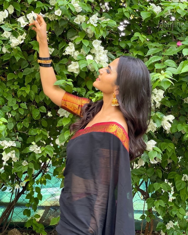Big Border - Black ( Pure Narayanpet Handloom ) Big Border - Black ( Pure Narayanpet Handloom )