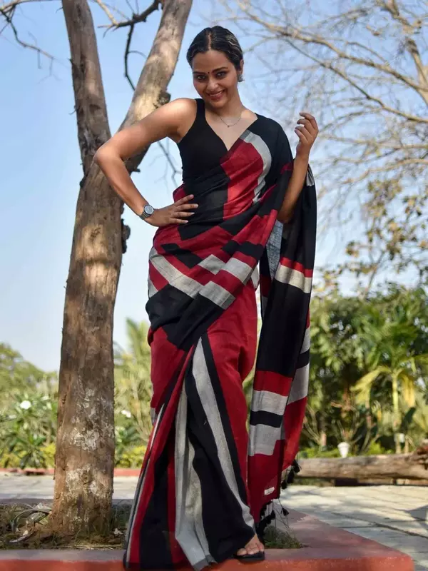 Falguni ( Khadi cotton sarees ) Falguni ( Khadi cotton sarees )